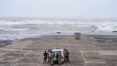 Wind-driven rain pelts shores of India, Pakistan as Cyclone Biparjoy pushes into coast